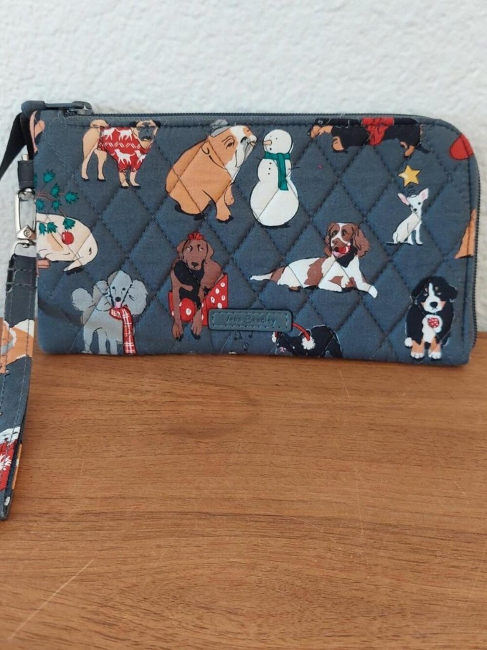 Vera Bradley Holiday Dogs RFID Tech Wristlet Quilted Wallet Gray  Vera Bradley C